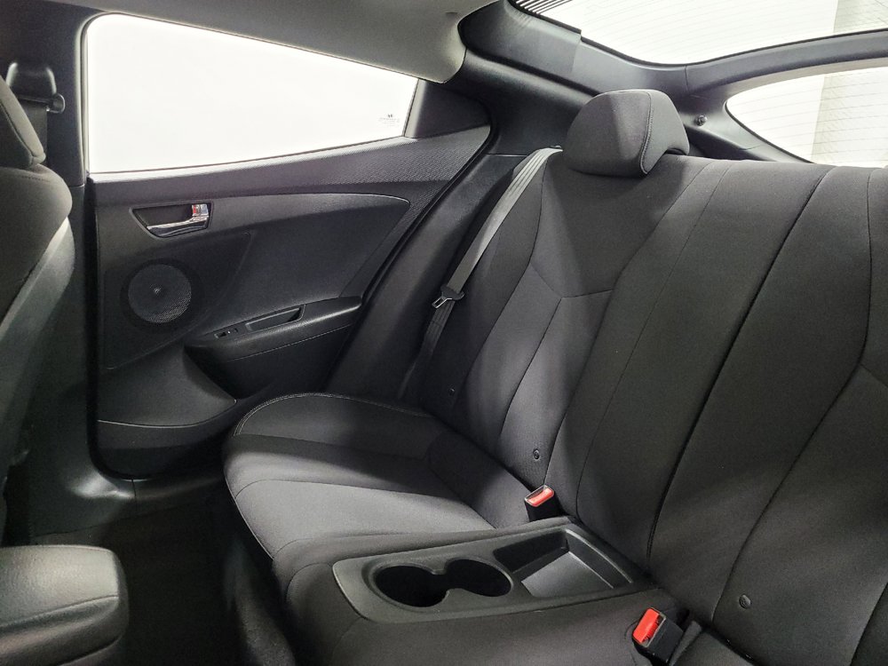 Used 2017 Hyundai Veloster FWD image 18