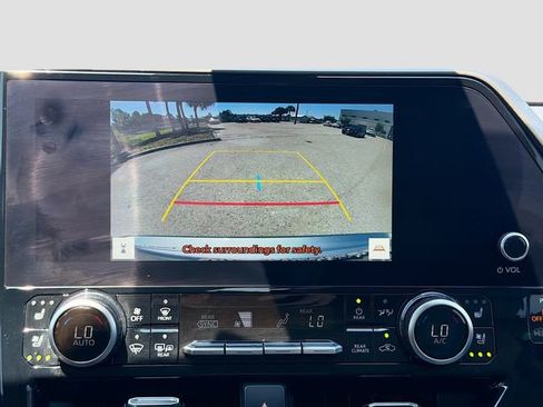 Used 2024 Toyota Highlander Limited image 35