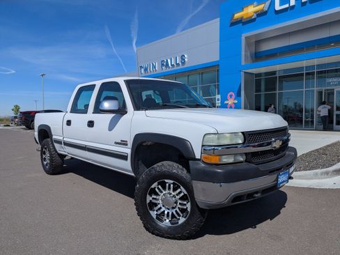 Used 2002 Chevrolet Silverado 2500 LS w/ Off-Road Skid Plate Pkg AWD/4WD image 1
