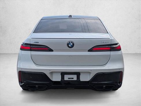 Used 2024 BMW 760i xDrive w/ Premium Package 2 AWD/4WD image 7