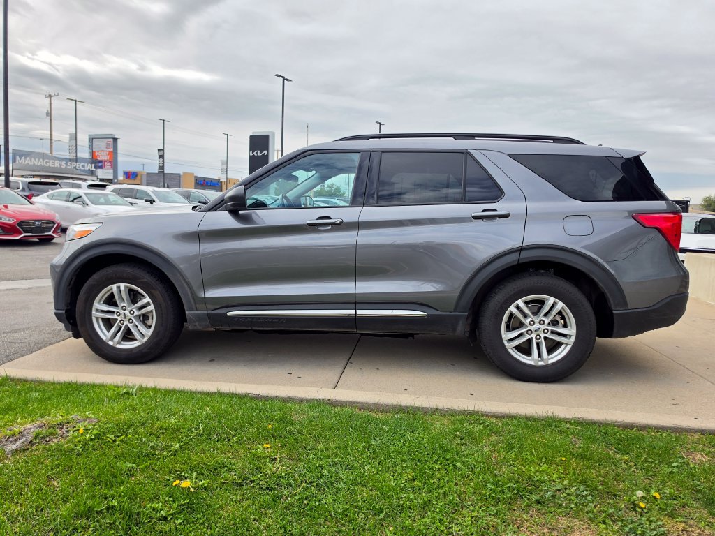 Used 2024 Ford Explorer XLT w/ Equipment Group 202A AWD/4WD image 8