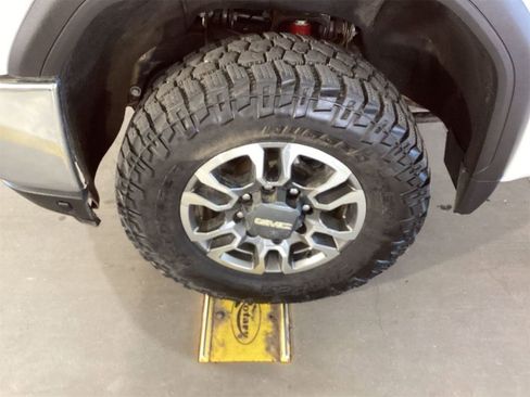 Used 2023 GMC Sierra 3500 SLE w/ SLE Convenience Package image 8