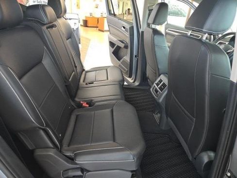 Used 2023 Volkswagen Atlas SE image 16