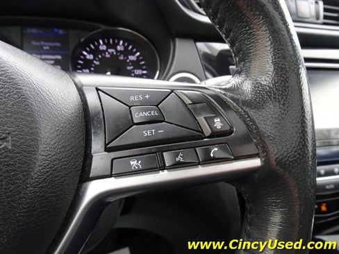 Used 2018 Nissan Rogue SV w/ Sun & Sound Touring Package AWD/4WD image 22