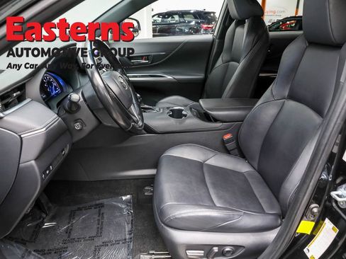 Used 2023 Toyota Venza Nightshade image 14