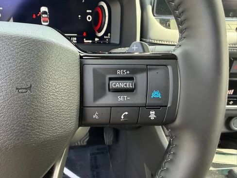 Used 2025 Nissan Rogue SL AWD/4WD image 24