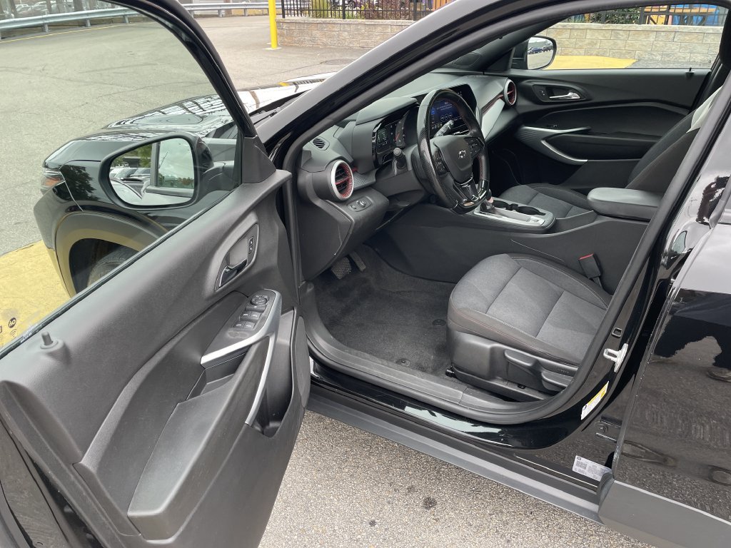 Used 2024 Chevrolet Trax RS w/ Driver Confidence Package FWD image 14