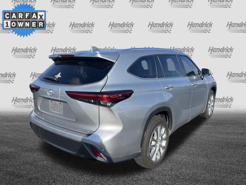 Used 2021 Toyota Highlander Limited FWD image 10