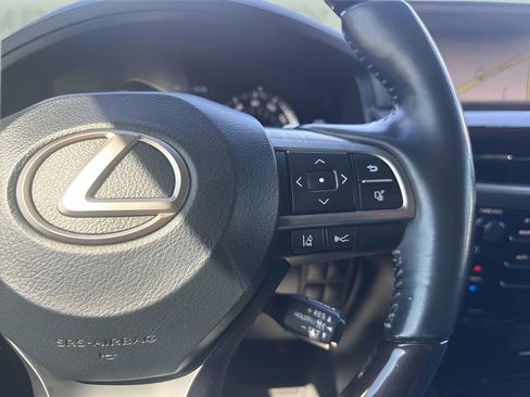 Used 2020 Lexus LX 570 4WD w/ Luxury Package image 16