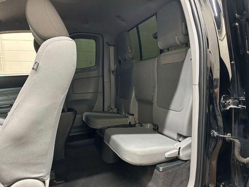 Used 2012 Toyota Tacoma 4x4 Access Cab V6 w/ SR5 Pkg image 8