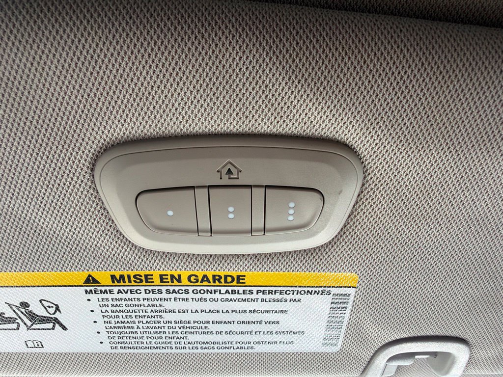 Used 2023 Chrysler Pacifica Limited FWD image 40