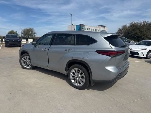 Used 2023 Toyota Highlander Limited image 5