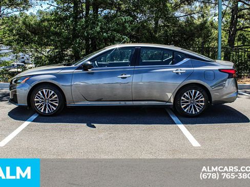 Used 2025 Nissan Altima 2.5 SV FWD image 7