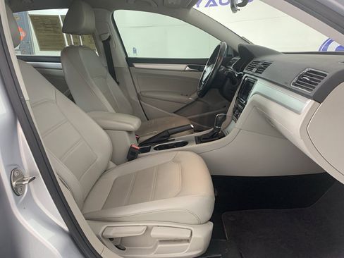 Used 2019 Volkswagen Passat 2.0T Wolfsburg w/ Wheels & Sunroof Package image 41