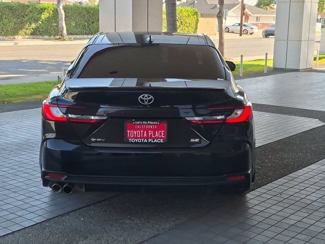 Used 2025 Toyota Camry SE FWD image 9