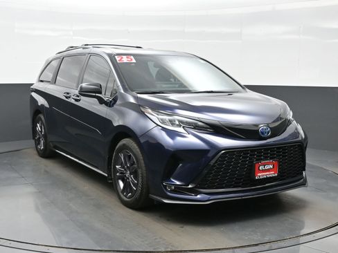 Used 2025 Toyota Sienna XSE w/ XSE Plus Package AWD/4WD image 8