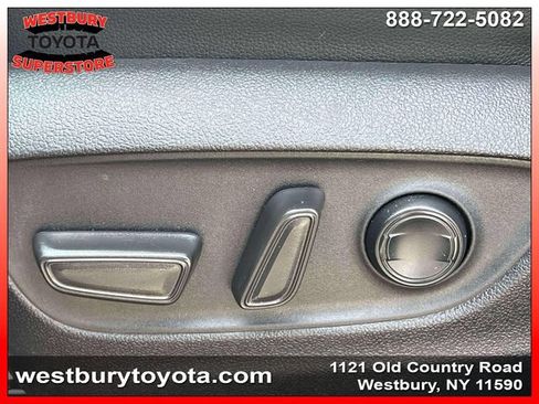 Used 2023 Toyota Highlander XLE AWD/4WD image 23