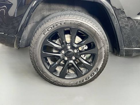 Used 2019 Jeep Grand Cherokee Altitude AWD/4WD image 38