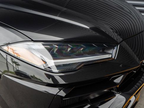 Used 2021 Lamborghini Urus image 13