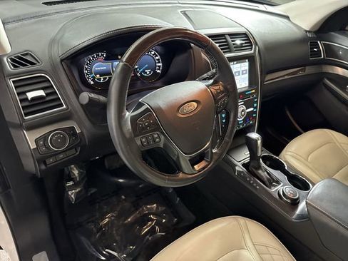 Used 2017 Ford Explorer Platinum image 23