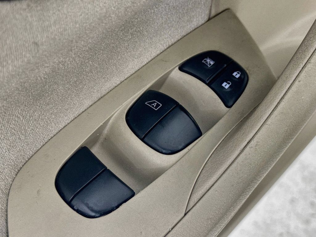 Used 2013 Nissan Altima 2.5 SV FWD image 21