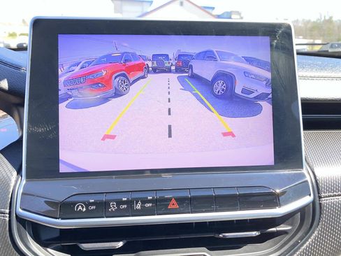 Certified 2022 Jeep Compass Altitude w/ Sun and Sound Group AWD/4WD image 14