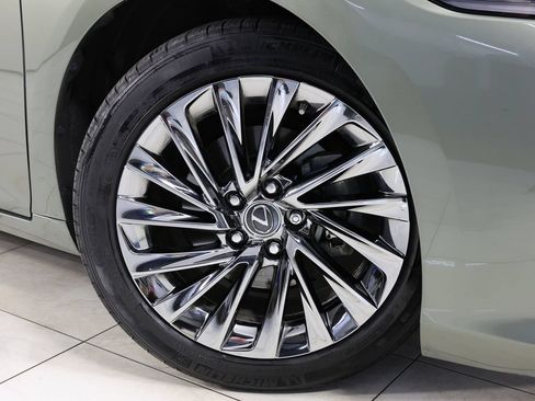 Used 2024 Lexus ES 300h Ultra Luxury w/ Accessory Package (Z2) FWD image 14