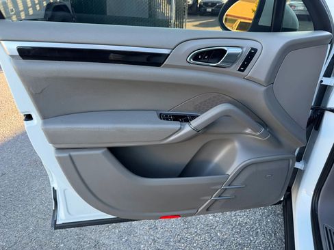 Used 2012 Porsche Cayenne AWD/4WD image 8