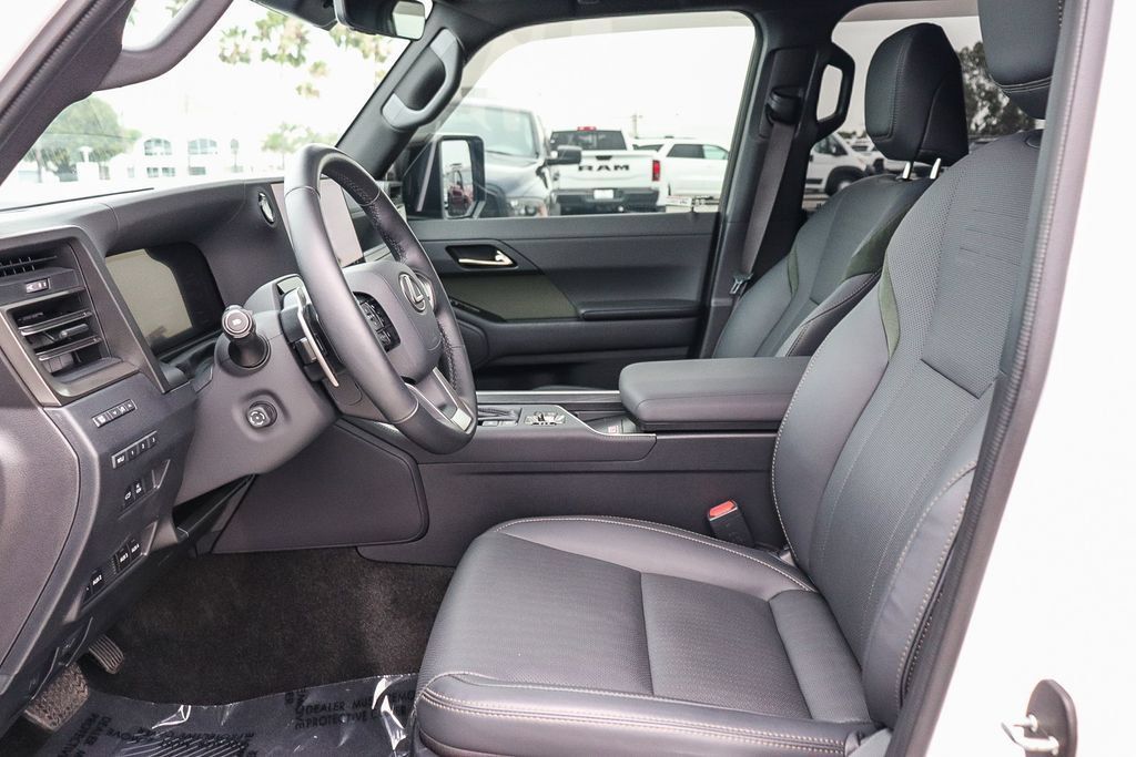 Used 2025 Lexus GX 550 AWD/4WD image 22