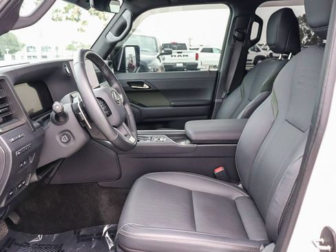 Used 2025 Lexus GX 550 AWD/4WD image 22