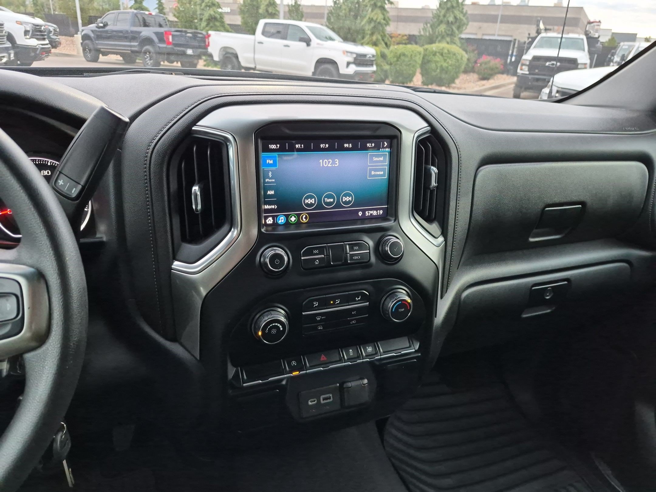 Used 2020 Chevrolet Silverado 1500 LT AWD/4WD image 23