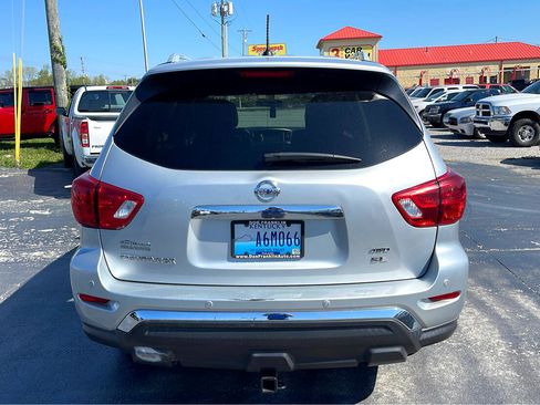 Used 2017 Nissan Pathfinder SL image 4