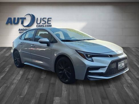 Used 2025 Toyota Corolla SE FWD image 3