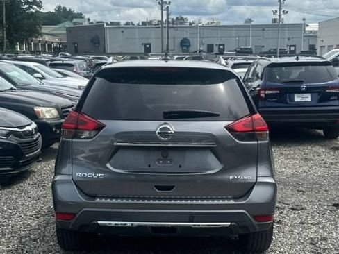 Used 2018 Nissan Rogue SV w/ Premium Package AWD/4WD image 3
