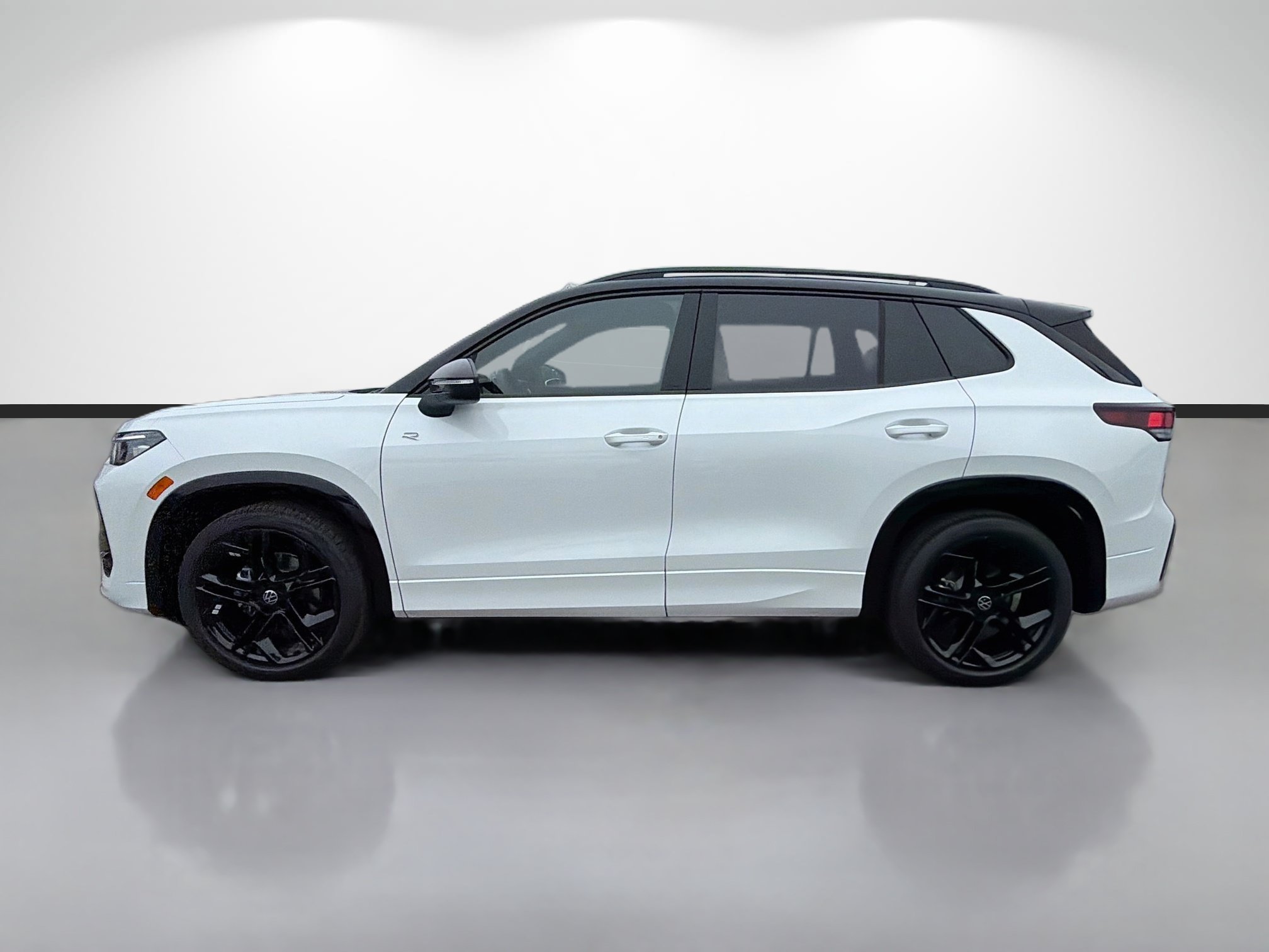 Used 2026 Volkswagen Tiguan SE R-Line FWD image 6