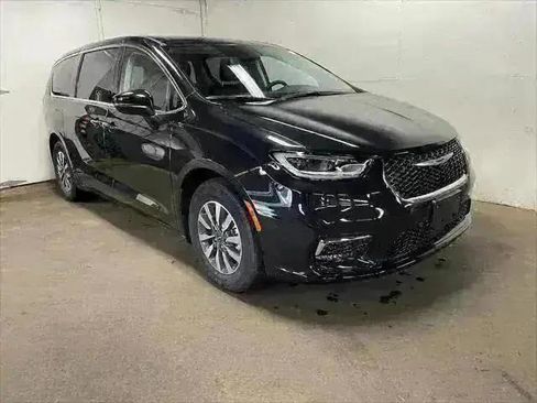 New 2023 Chrysler Pacifica Touring-L w/ S Appearance Package image 1