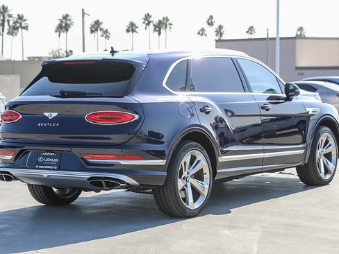 Used 2023 Bentley Bentayga Extended Wheelbase image 7