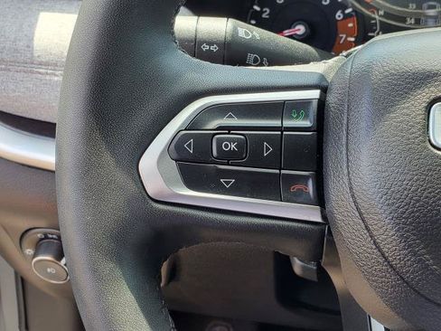 Used 2023 Jeep Compass Latitude w/ Sun and Sound Group AWD/4WD image 12