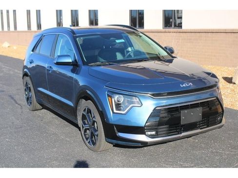 Used 2025 Kia Niro EX Touring image 2