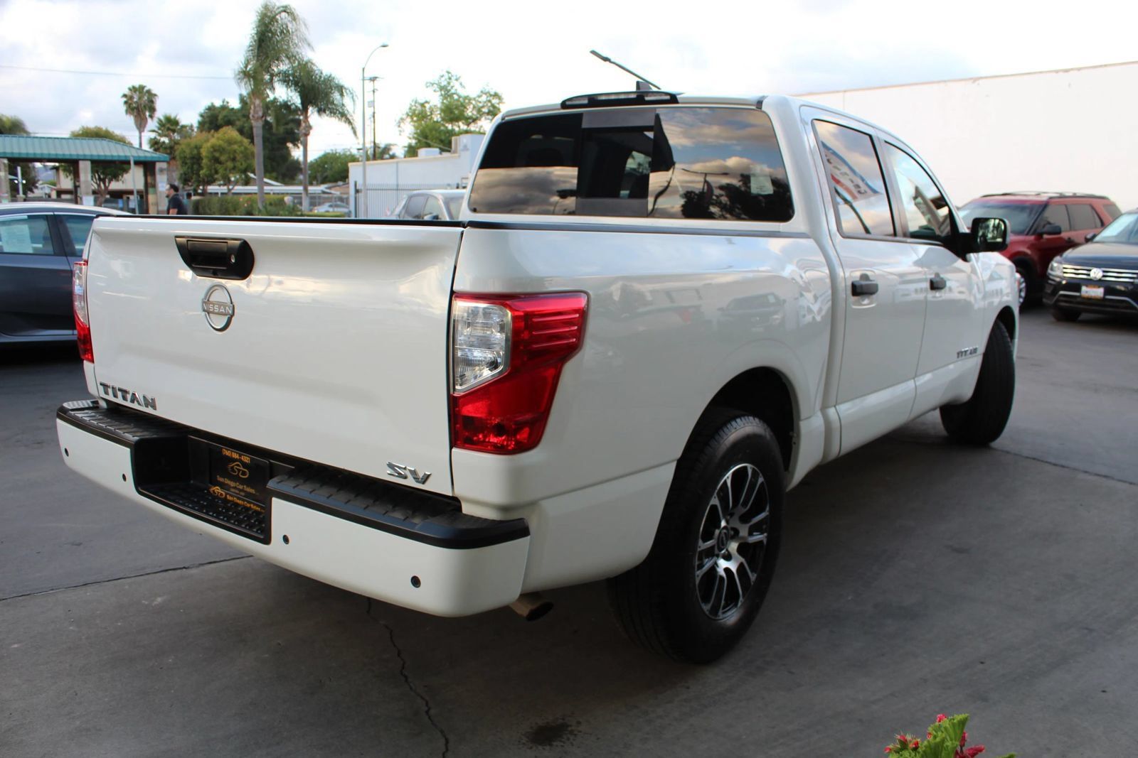 Used 2023 Nissan Titan SV RWD image 5