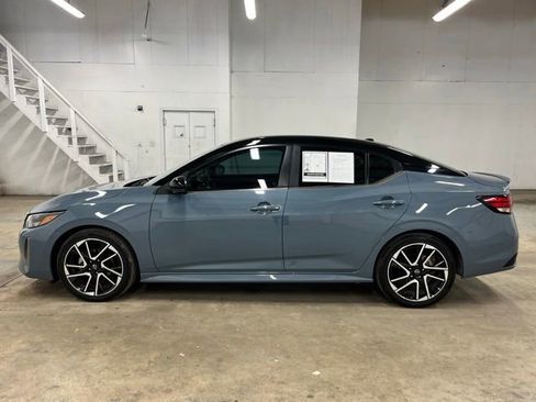 Used 2025 Nissan Sentra SR FWD image 4