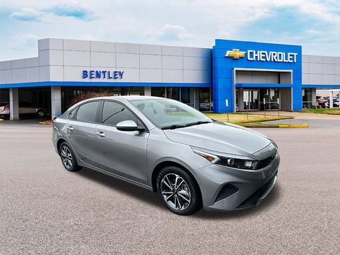 Used 2023 Kia Forte LXS image 7