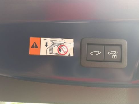 New 2026 Toyota Prius Plug-In Hybrid FWD image 9