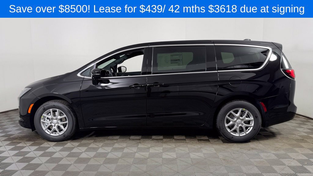 New 2027 Chrysler Pacifica Select FWD image 4