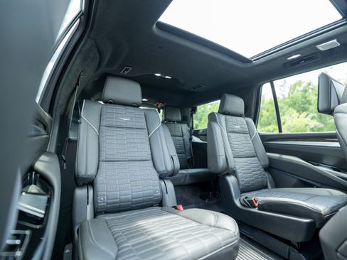 Used 2026 Cadillac Escalade Platinum Sport w/ LPO, ONYX Package AWD/4WD image 19