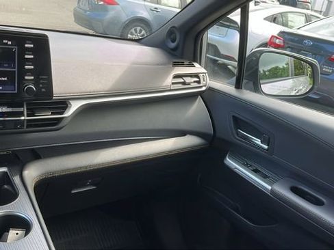 Certified 2024 Toyota Sienna XLE Woodland Edition image 21