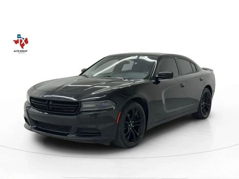 Used 2018 Dodge Charger SXT w/ Blacktop Package image 5