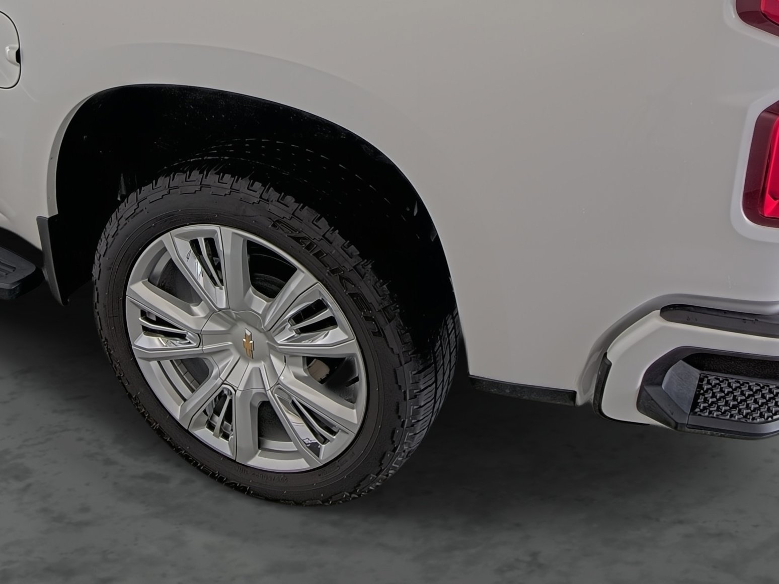 Certified 2023 Chevrolet Silverado 1500 High Country w/ High Country Premium Package AWD/4WD image 9