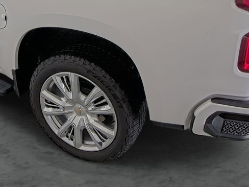 Certified 2023 Chevrolet Silverado 1500 High Country w/ High Country Premium Package AWD/4WD image 9