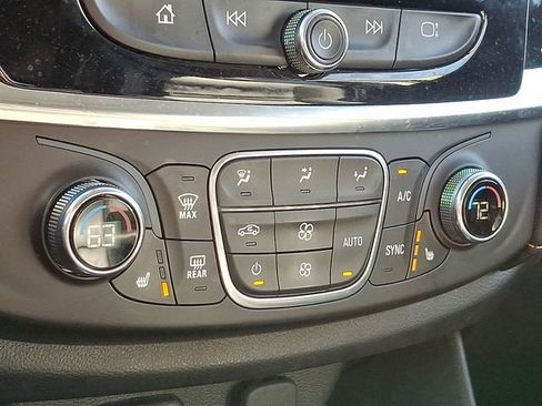 Used 2021 Chevrolet Traverse RS image 18